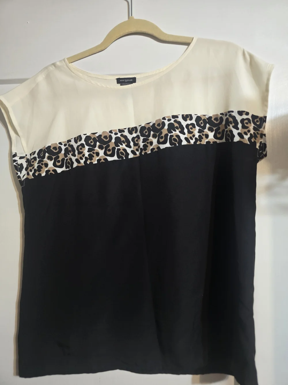 Ann Taylor Black and Cream Colorblock Top with Leopard Band - Picture 1 of 3